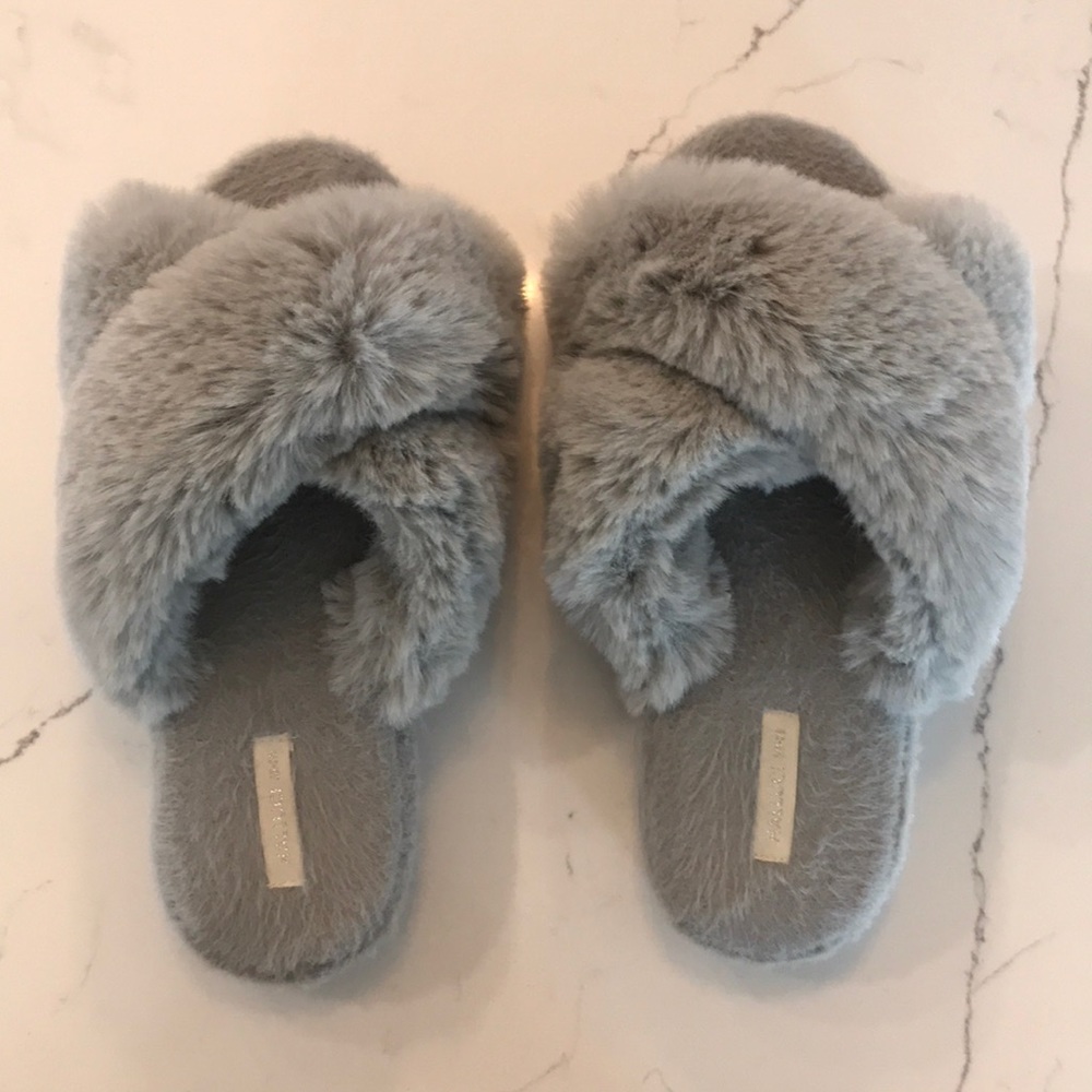 Halluci Women’s Cross Band Soft Plush Fleece Slippers